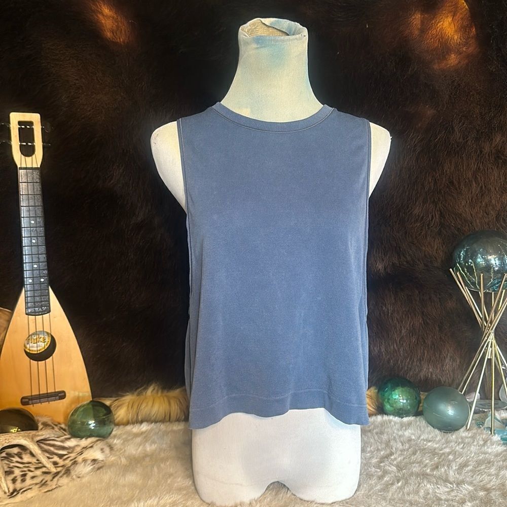 Athleta top M (1000A)